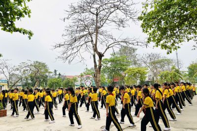 Đồng-diễn-võ-nhác-Vovinam-Trường-tiểu-học-Văn-Phương